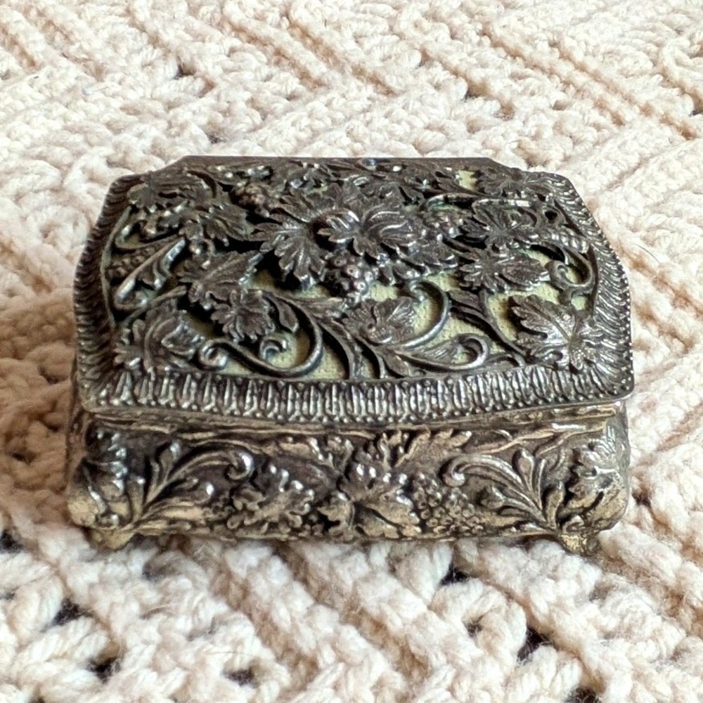 Vintage Holiday Imports Silverplate Trinket Box Grapevine Filigree Japan Green